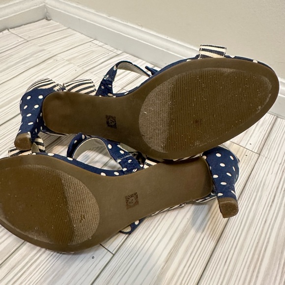 Anne Klein Flex Stripped Heels - Picture 4 of 5